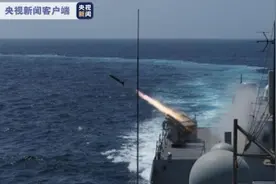 火力全开！中国海军护航编队亚丁湾实弹练兵图片