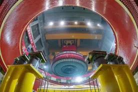 世界在建最大水电站右岸首台百万千瓦机组转子成功吊装图片