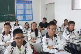 云南这所学校，把班主任办公室搬进了教室图片