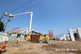 国网泰安供电公司：不停电迁改线路为高架桥建设保驾护航图片