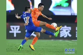 中超：上海绿地申花平山东鲁能泰山图片