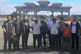 面包车改装成移动伪基站房车，边“旅行”边诈骗，一个月跑了1万多公里图片