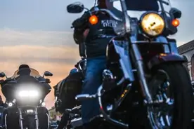 这场导致美国超26万人感染新冠病毒的体育比赛，来了解一下图片