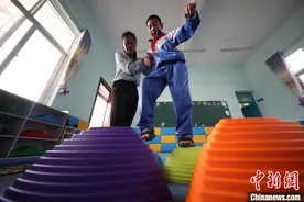 贵州大山里的女教师 坚持十年愿当“折翼天使”的守护者图片