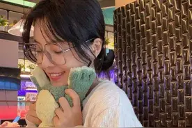 王思聪新女友是谁 王思聪新女友宋美娜长相甜美性感写真曝光图片