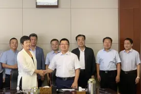 京能电力与包头市人民政府签署战略合作框架协议，京能电力总经理金生祥、包头市副市长王秀莲出席图片