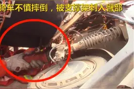 隔屏幕都疼！洛阳一农妇骑车摔倒，被电动车上支撑铁架刺入臀部图片