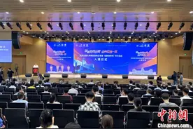 西安地铁5号线开出中国西部科技创新港专列图片
