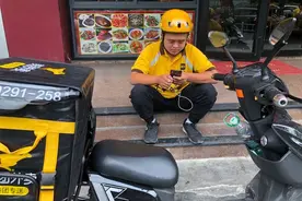 外卖小哥街采：每天都处在危险中，这两天顾客态度变好了图片