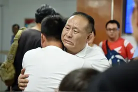 广东4岁男孩被拐29年后与父亲团聚 母亲因伤心过度已去世图片