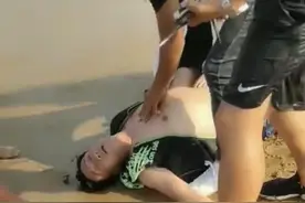 男子酒后洗海澡遇险 幸得“海上骑士”伸出援手图片