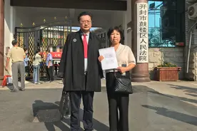 “错换人生案”一审开庭：激辩姚策患病因果关系，父母当庭泪下图片