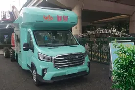 新虹桥中心花园门口，来了一辆“流动早餐车”！图片