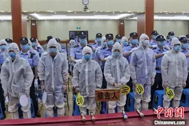 广西河池东兰韦道贵等42人重大涉黑案一审开庭图片