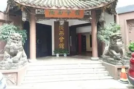 成渝文旅新地标｜陕西街美食：街边有只“优秀”的前蹄图片