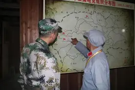 敬礼！94岁红军爷爷给新兵孙子上“入伍第一课”图片