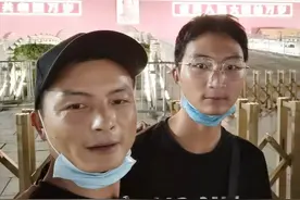 湖南高考文科第一名，带着妈妈遗照上清华图片