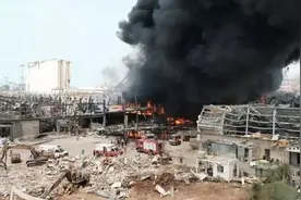 法媒：贝鲁特港大爆炸余烬未消废墟中燃起大火 居民人心惶惶政府纷纷逃离图片