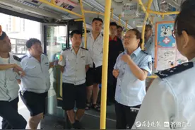 公交司机学急救图片