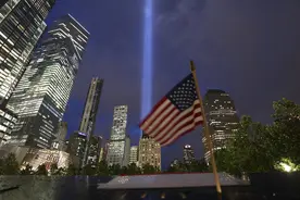 美国筹备“9·11事件”19周年纪念活动 多地测试灯光图片