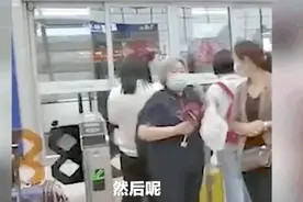 退休老教师高铁站偶遇新兵，这句嘱托看哭网友图片