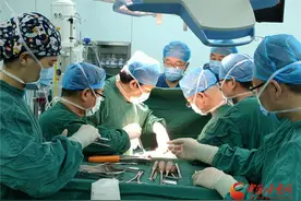 脊柱侧弯20年行路难 甘肃中医药大学附属医院携手国内骨科专家助她“挺直”腰杆图片
