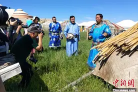 “80后”蒙古族牧民：打造草原深处的民族文化传承阵地图片