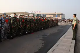日照首批190名新兵奔赴军营图片