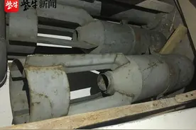 小区楼道现两枚炸弹？是空弹壳，业主搬家忘了带走图片