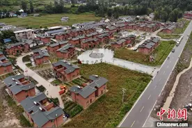 探访四川凉山彝区易地扶贫安置点：彝家新寨拔地起图片