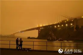 受加州山火影响 旧金山呈现橘色天空图片