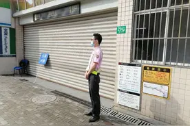今明及下周双休日3号线这7个站点暂停运营！仍有乘客不知情，工作人员驻守门口指点迷津图片