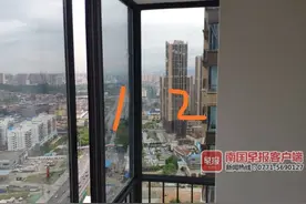 拆玻璃窗才能装空调外机？南宁一小区户型设计遭质疑图片