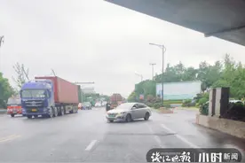 杭州女子骑电动车与小车相撞，受了伤还要负全责，听交警蜀黍怎么说图片