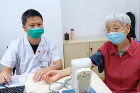 上海奉贤健康服务进社区：“家庭医生，老嗲额！”图片