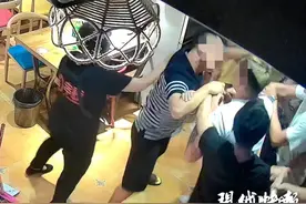 烤吧内争抢厕所发生口角，7男子互殴被拘图片