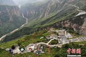 金沙江峡谷中的彝家村寨结束“百年孤独”之后图片