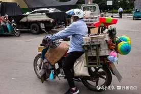 收头发、收长头发的生意人图片