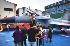现场触摸“真家伙”！保利国防兵器展盛装开幕图片