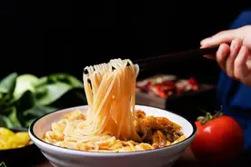 一碗粉撑起一座城，为什么柳州螺蛳粉这么火？图片