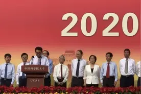 白春礼院士向国科大新生发问，“国有疑难可问谁？”图片