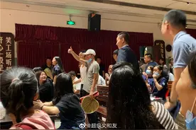 马云逛长沙之笑工场：“湖南的相声很有特色，祝福笑工场剧场越办越好”图片