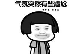 是个狠人！垃圾堆捡到手铐后，他把自己拷上了……图片