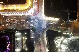 正式开街！40秒航拍带你看南京路步行街东拓段绝美夜景图片