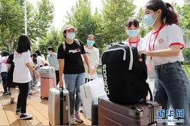 上海：华东师范大学迎接新生报到图片