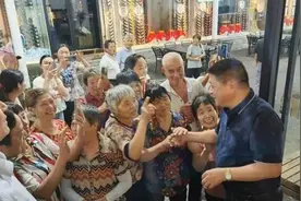 王汝刚回忆如何喂猪、做花圈，66万人围观图片