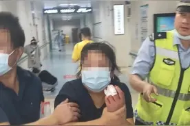 女子砍排骨砍掉手指，到医院后发现少了一根，交警飞奔20公里找回图片