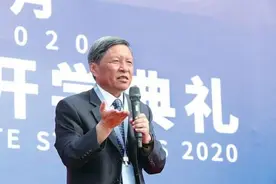 风趣与文采齐飞 情怀共远见一体 校长以「家国情怀」寄语新生 西安交大开学典礼刷屏网络图片
