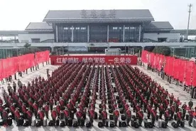 踏上保家卫国征程 383名嘉兴新兵出征图片