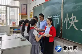 石棉县希望小学：感恩教师付出 提升办学质量图片